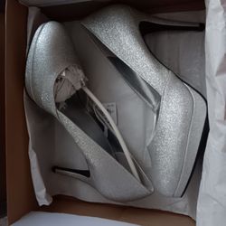 4 Brand New Pairs Of Fancy Shoes Size 7.5 And 8.00 Medium Bundle Most Go Soon 
