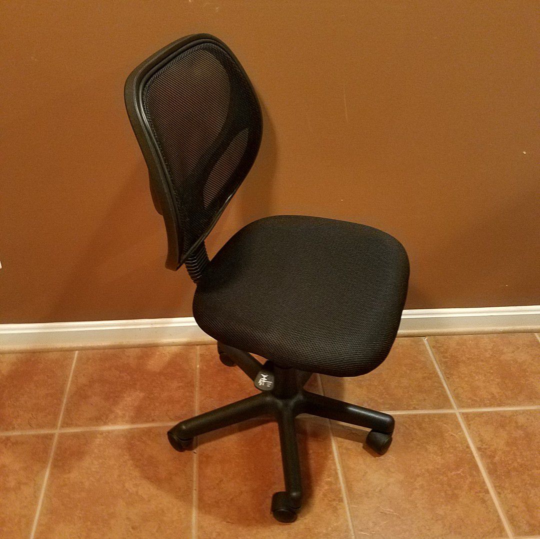 NEW ADJUSTABLE CHAIR
