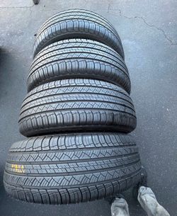 235 65 18 Michelin I sell this Seth of tires with 80% life the 4