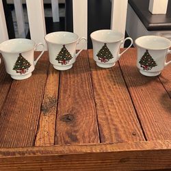Vintage Sea Gull Fine China Christmas Tree footed gold trim tea cups (6)