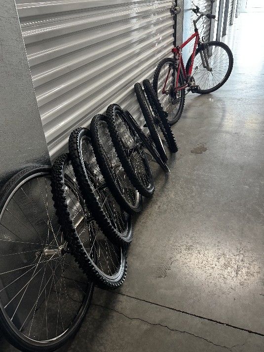 Specialized Hardrock Red Mountain Bike + 8 Rims & 7 Spare Tires, DIY Bundle