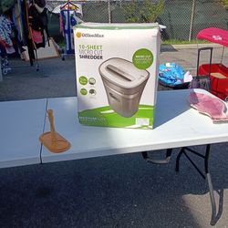Office Max paper shredder in box used
