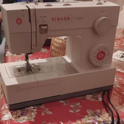 Singer Sewing Machine 