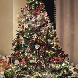 Revolving Pre Lit Christmas Tree