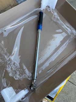 Click-Style Torque Wrench with Blue Collar