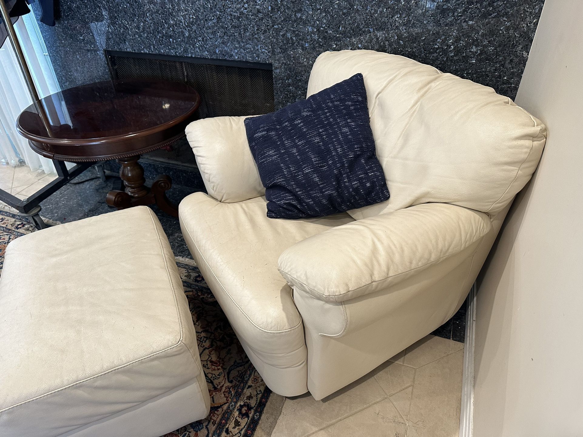 Leather Lounge chair and Ottoman