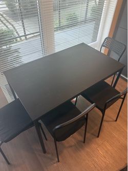 Dining room table with 4 chairs