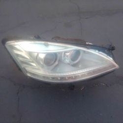 2010-2012 Mercedes S550 (S Class) Headlight Xenon Hid With Light Bulbs And Accessories Oem.