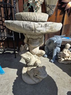 VINTAGE 1994 N. Fontana Studios Cast Stone Frog Birdbath