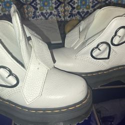 Dr. Martens Devon Heart Platform Boots – White – Women’s US 6 / EU 37