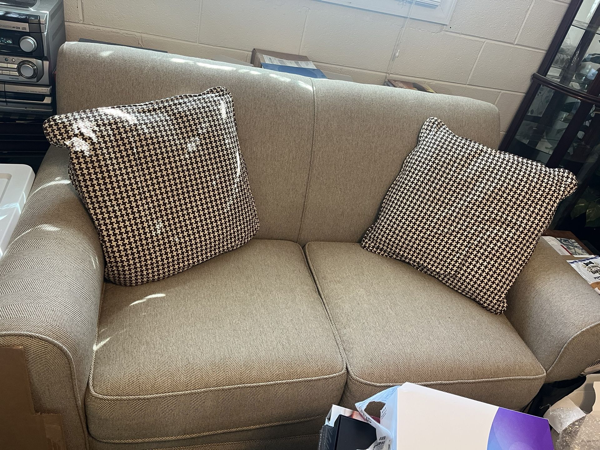 Houndstooth Loveseat