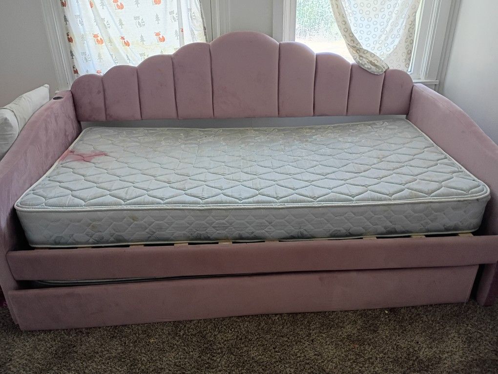 Twin Over Twin Daybed With Charging Station