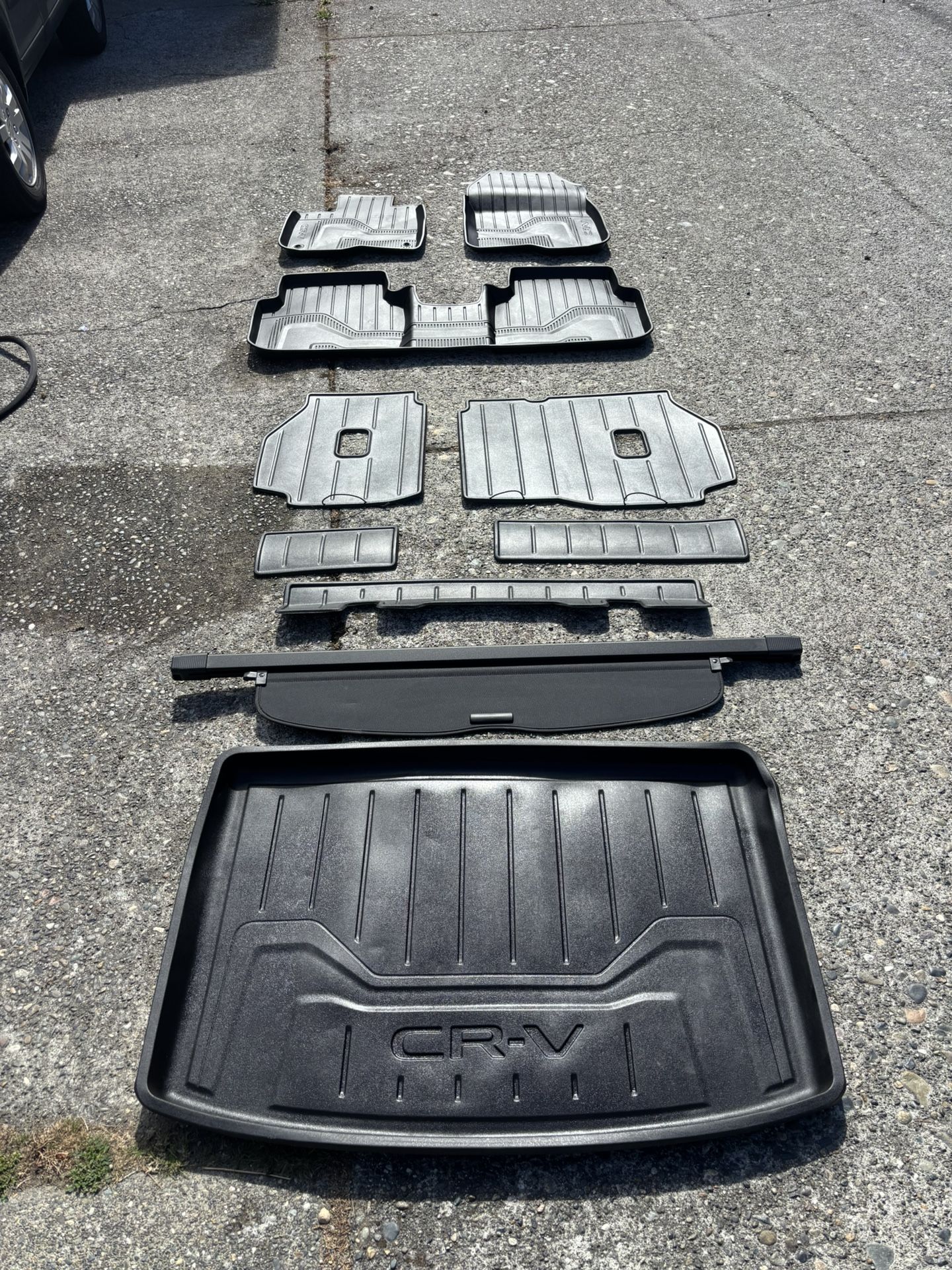 Honda CRV OEM Floor Mats, Seatback Protectors and Cargo Cover.
