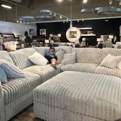 Lindyn Ivory 5-Piece Sectional 