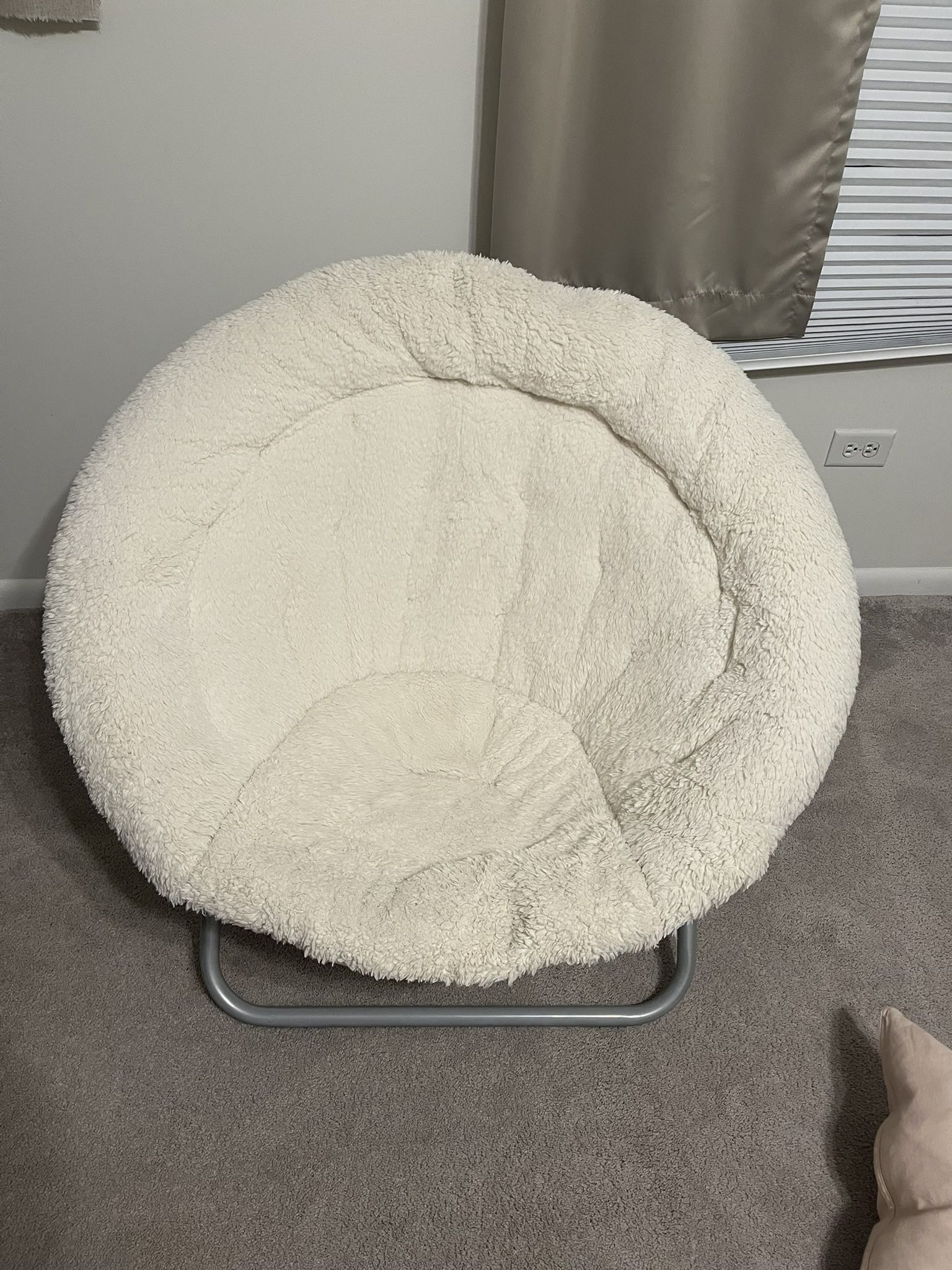 Pottery Barn Teen Hang a round chair 