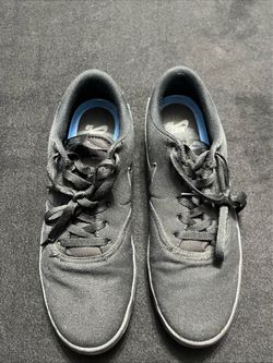 Men’s Nike tennis shoes