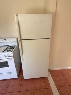 Refrigerator & Freezer (white)
