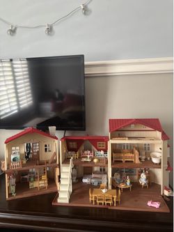 Calico Critter Mansion With Appliances/Furniture
