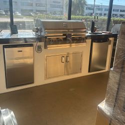 10FT BBQ Island W/Lion 40” Grill, Lion Fridge& Dual Tap Danby Kegerator