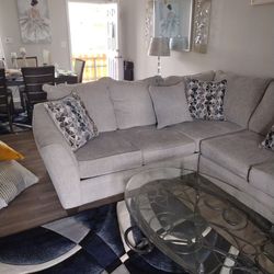 Large Silver/Gray Sectional w/Pillows and Storage Ottoman 