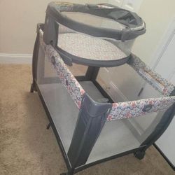 Graco Pack And Play With Bassinet  And Travel Bag