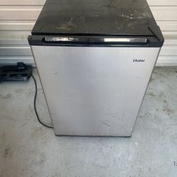 Mini Fridge …missing Wheels 