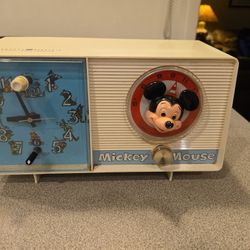 Vintage Walt Disney Mickey Mouse General Electric Youth Electronics Clock Radio 