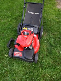 Troy-Bilt like new condition easy start front wheel drive