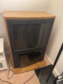 Free Retro TV Porch Pick Up in Lynnwood