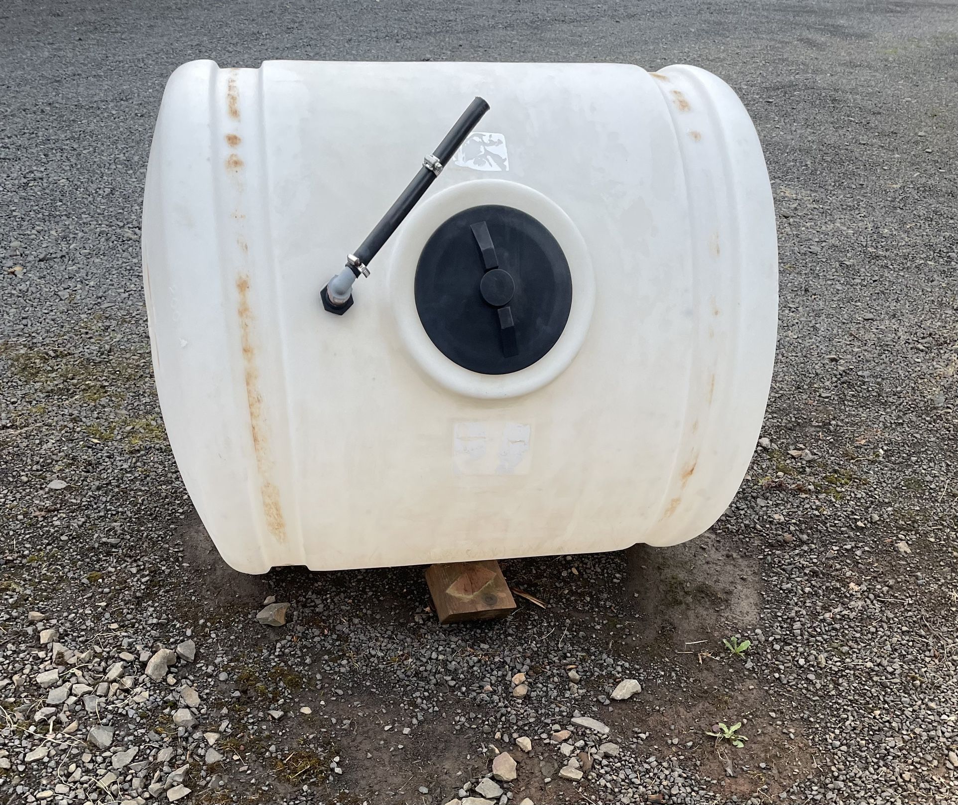 200 gallon previously used poly weed spray tank