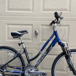 Giant Sedona DX Comfort Step-Thru Hybrid Bike – 26” – Small 14” Frame – 24 Speed – Bicycle