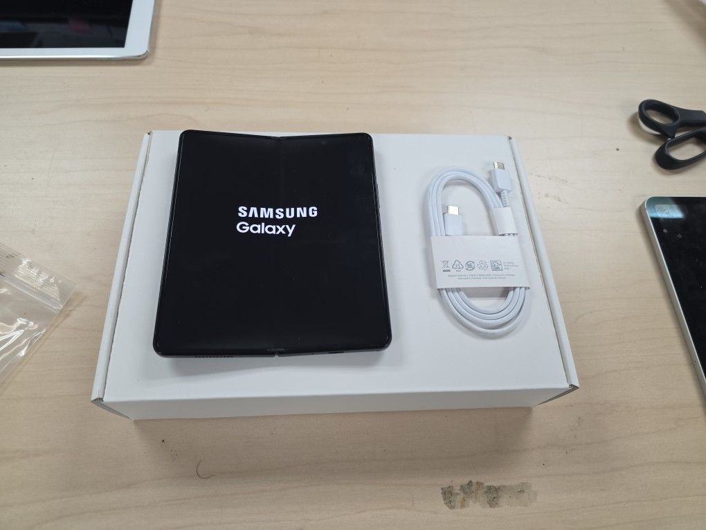 Samsung Z Fold 4. 256gb. Unlock Any Sim