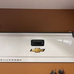 2014-2018 GMC Sierra Chevrolet Silverado Tail Gate