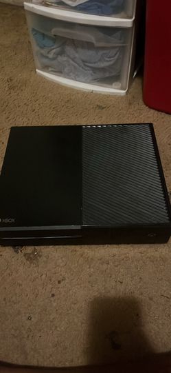 Xbox One 500gb Bundle (Two Controllers + power brick)