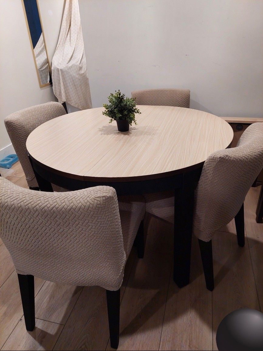 Dining Table And Chairs Excellent Condition