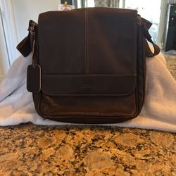 Kenneth Cole Reaction Messenger Bag