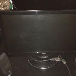 HP S1931a COMPUTER 20 Inch MONITOR AND LOGITECH SPEAKERS ALL FOR $25