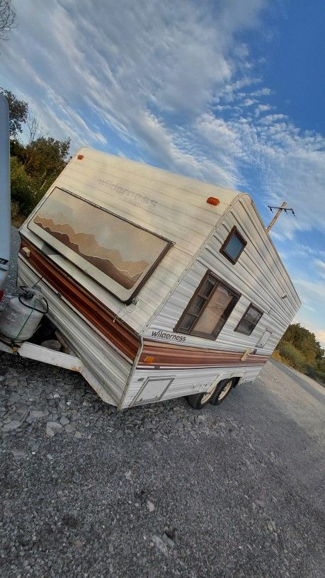 1989 Wilderness. By Fleetwood Camper 5 wheel