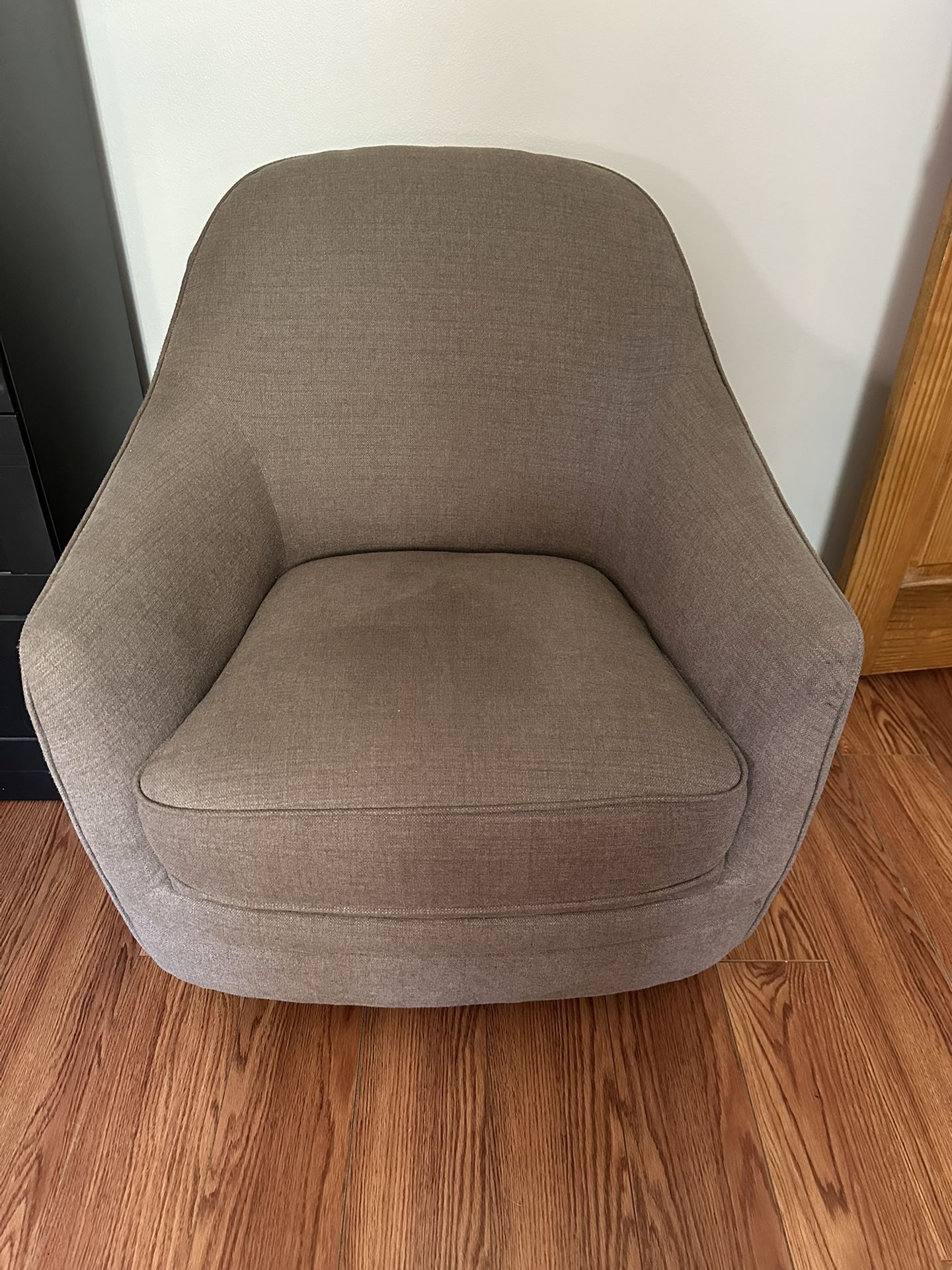 Toupee Swivel Chair