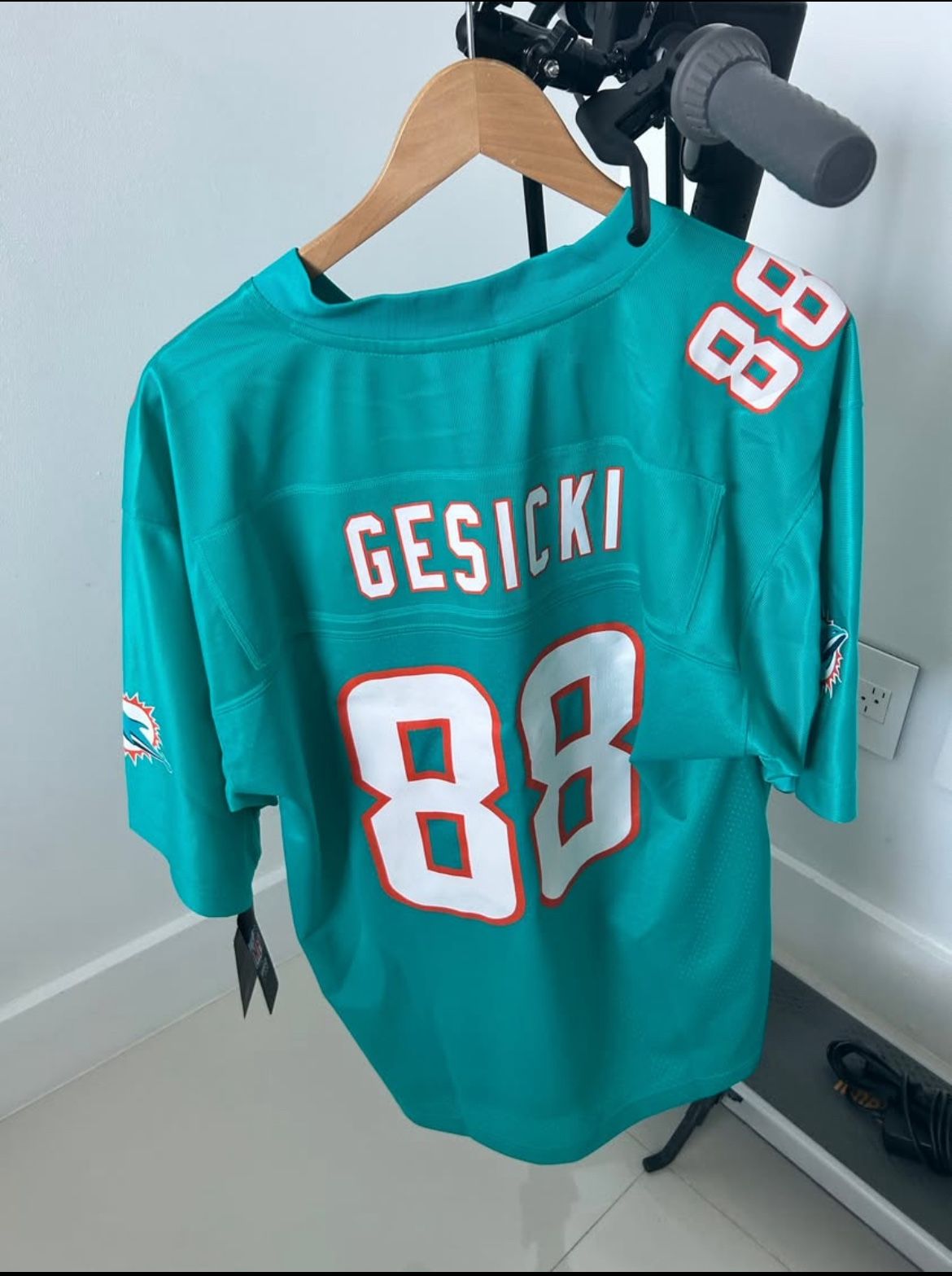 Brand New Miami Dolphins Mike Gesicki 88 Nike On-field Jersey M NFL