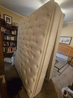 Queen Pillowtop Mattress 12"
