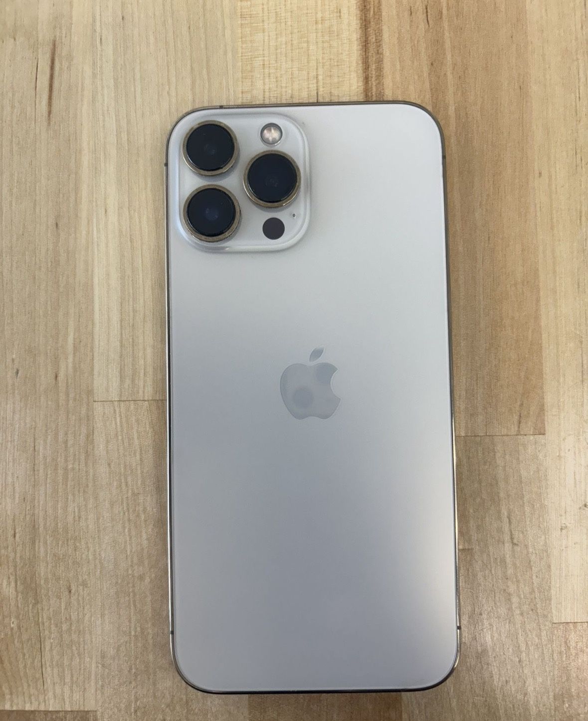 Like New AT&T / Cricket iPhone 13 Pro Max 1TB (1000GB) Gold.
