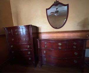 Vintage mahogany bedroom dresser set $400