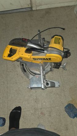DEWALT DWS716  12-inch corded double-bevel compound miter saw