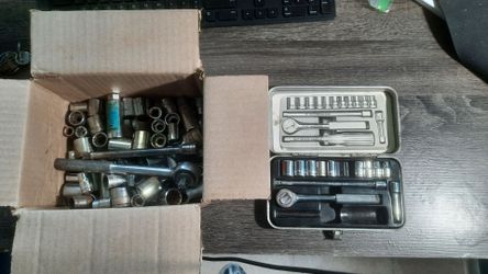 3/8” and 1/4" Socket Set with Ratchet