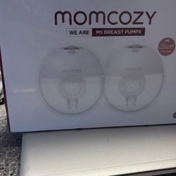 Momcozy Breast Pump, BRAND NEW NEVER OPEN!