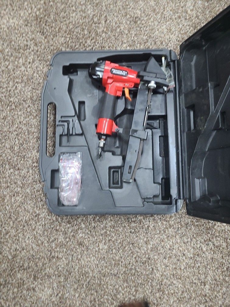 Engineered hardwood flooring stapler