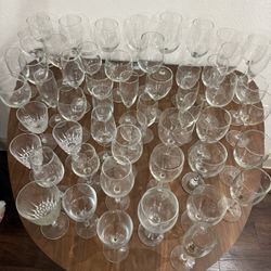 Wine glasses, goblets and flutes
