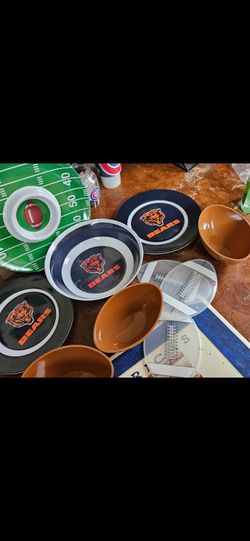 NFL, Chicago Bears Football Themed hard plastic Plates & Bowls Set, (10 pieces). 1 large tray, 2 Bear plates, 1 lg football field platter, 3 football