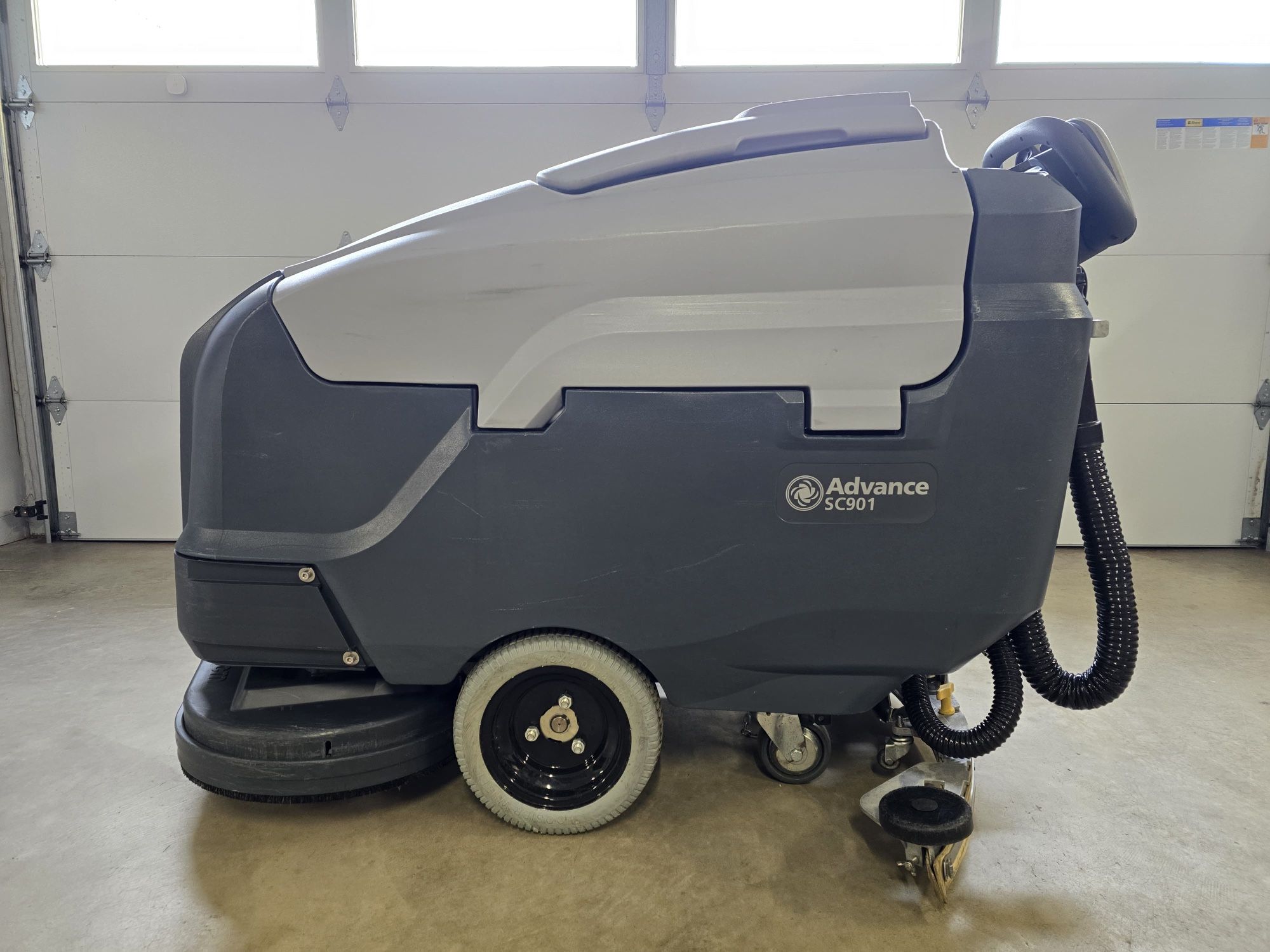 Advance Auto scrubber Sc9001 34”